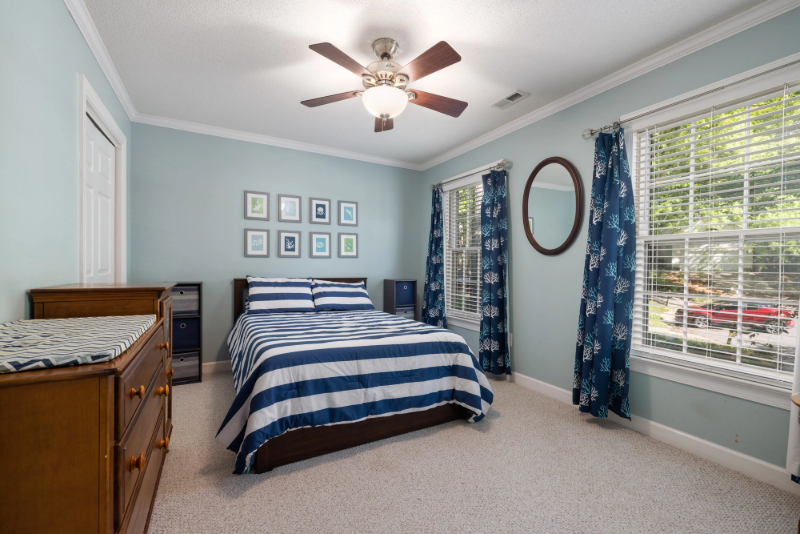 Allergy friendly carpet flooring in a spare bedroom