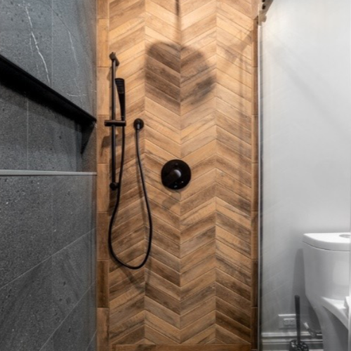 Modern shower with herringbone wood look tiles