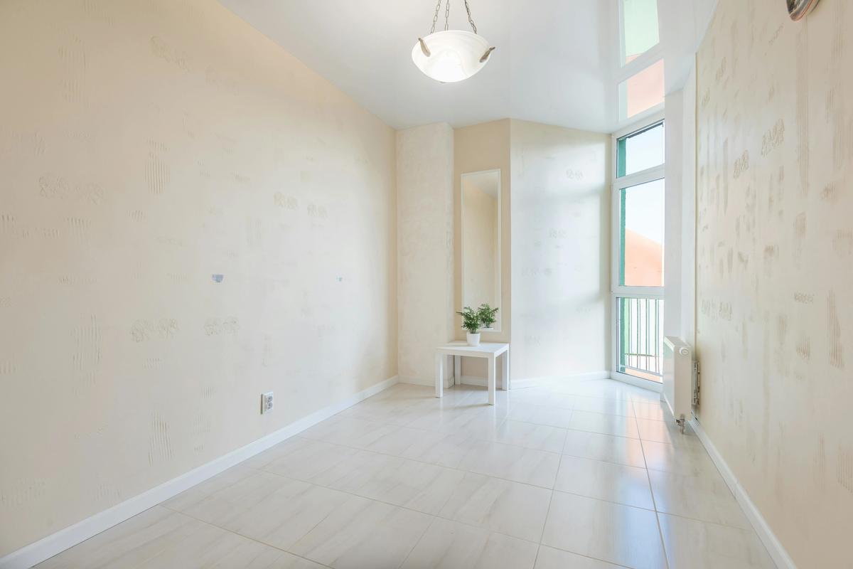 Ivory tile flooring in a bright Glendale AZ home