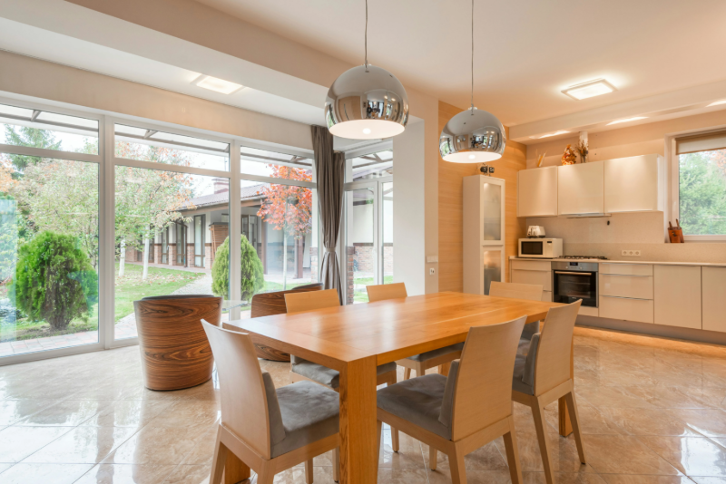 Glendale AZ home with a bright kitchen and tile floors